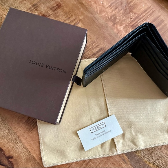 Louis Vuitton Men’s Wallet - Picture 6 of 8